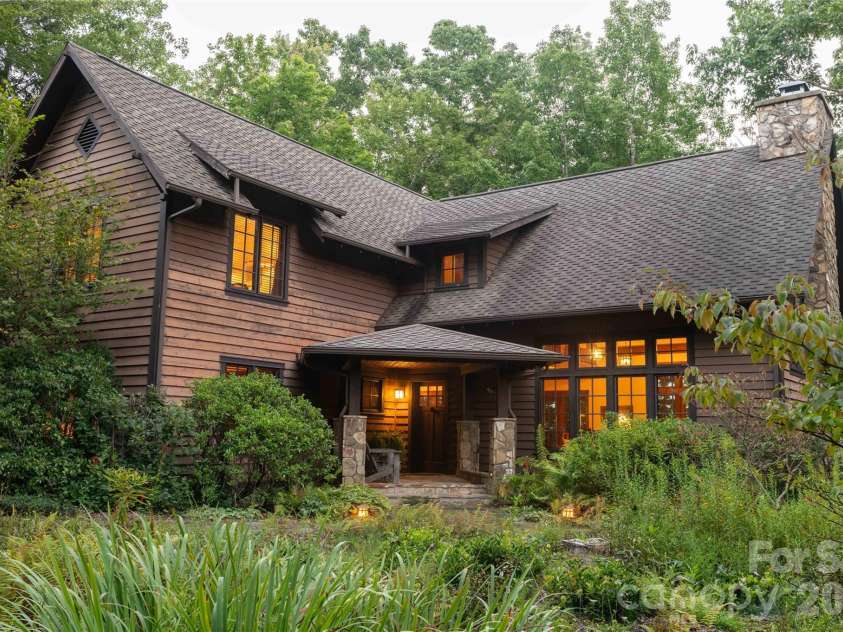 86 Forest Ridge Road, Burnsville, NC 28714.  MLS# CAR4421912, YatesRealty ID 49991. 