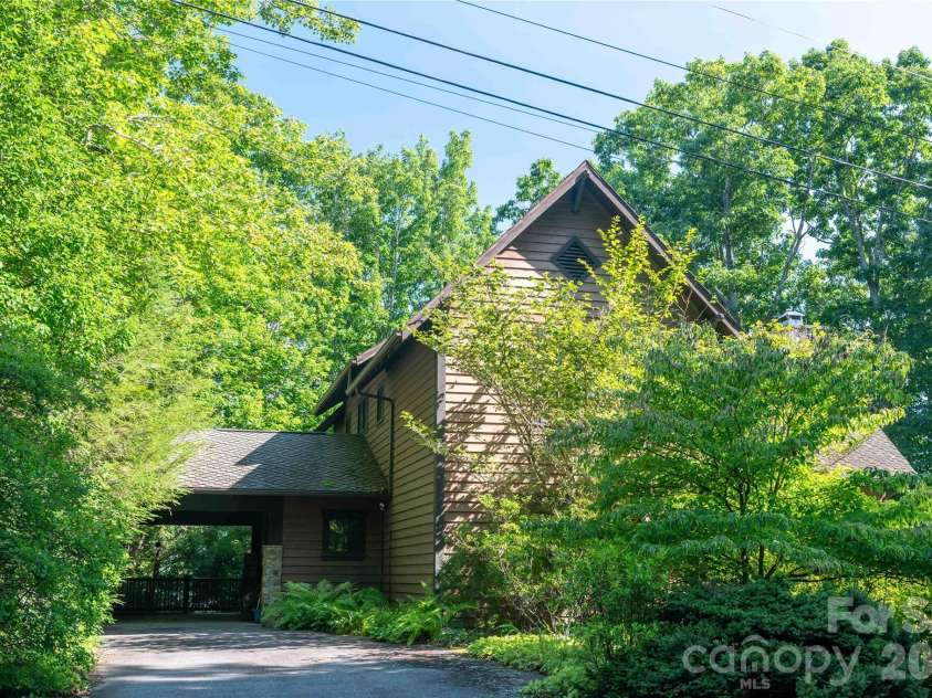 86 Forest Ridge Road, Burnsville, NC 28714.  MLS# CAR4421912, YatesRealty ID 49991. 