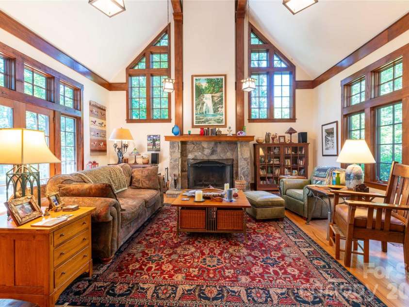 86 Forest Ridge Road, Burnsville, NC 28714.  MLS# CAR4421912, YatesRealty ID 49991. 