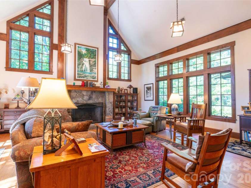 86 Forest Ridge Road, Burnsville, NC 28714.  MLS# CAR4421912, YatesRealty ID 49991. 