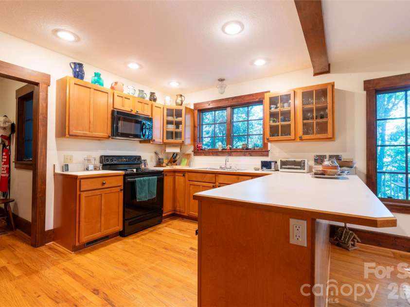 86 Forest Ridge Road, Burnsville, NC 28714.  MLS# CAR4421912, YatesRealty ID 49991. 