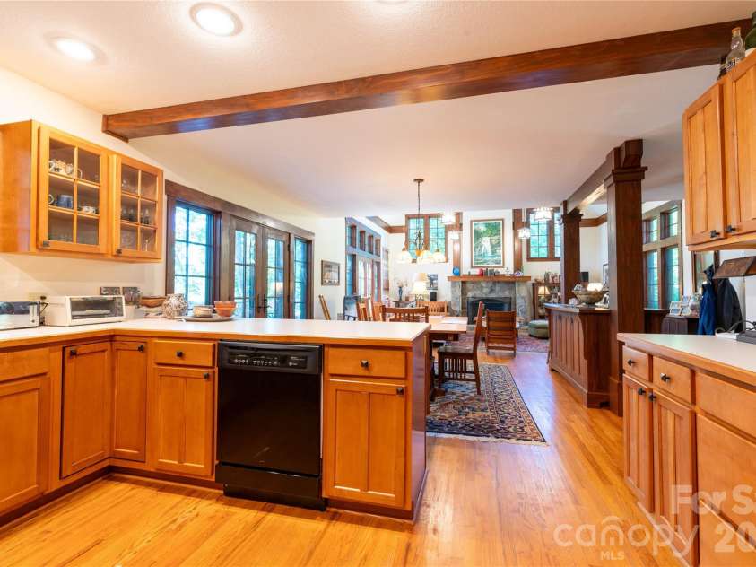 86 Forest Ridge Road, Burnsville, NC 28714.  MLS# CAR4421912, YatesRealty ID 49991. 