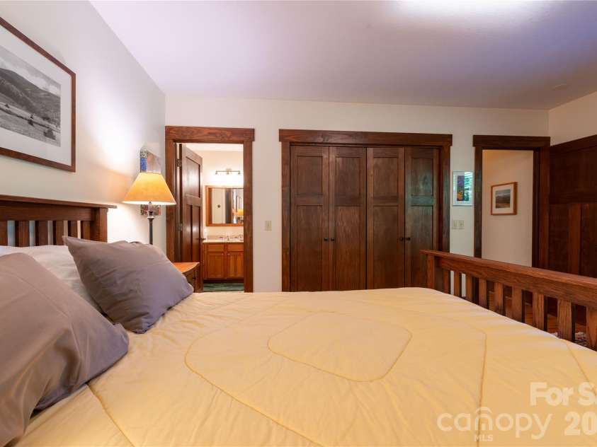 86 Forest Ridge Road, Burnsville, NC 28714.  MLS# CAR4421912, YatesRealty ID 49991. 