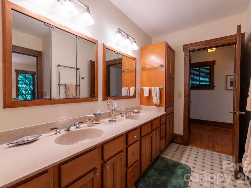 86 Forest Ridge Road, Burnsville, NC 28714.  MLS# CAR4421912, YatesRealty ID 49991. 