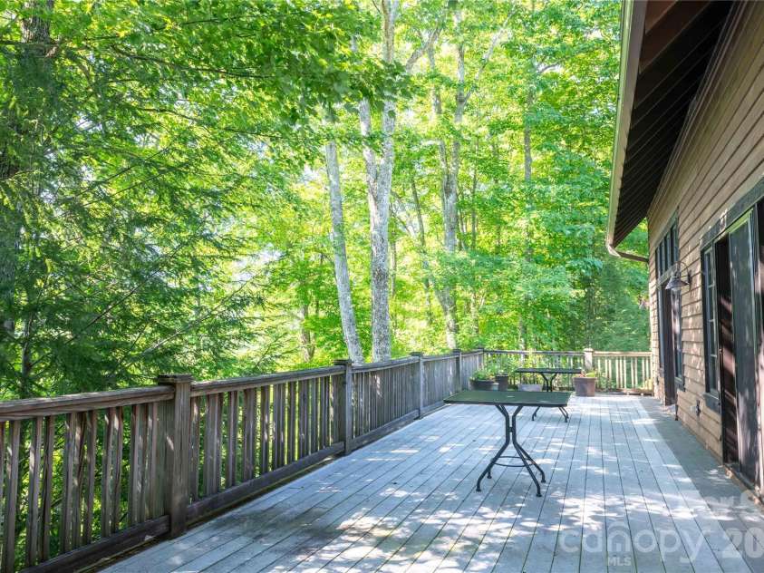 86 Forest Ridge Road, Burnsville, NC 28714.  MLS# CAR4421912, YatesRealty ID 49991. 