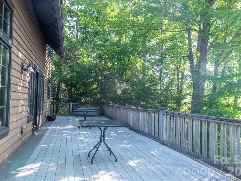 86 Forest Ridge Road, Burnsville, NC 28714.  MLS# CAR4421912, YatesRealty ID 49991. 