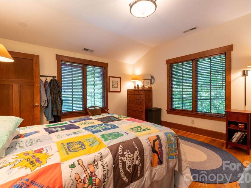 86 Forest Ridge Road, Burnsville, NC 28714.  MLS# CAR4421912, YatesRealty ID 49991. 