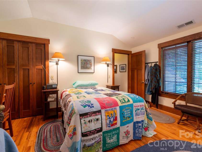 86 Forest Ridge Road, Burnsville, NC 28714.  MLS# CAR4421912, YatesRealty ID 49991. 