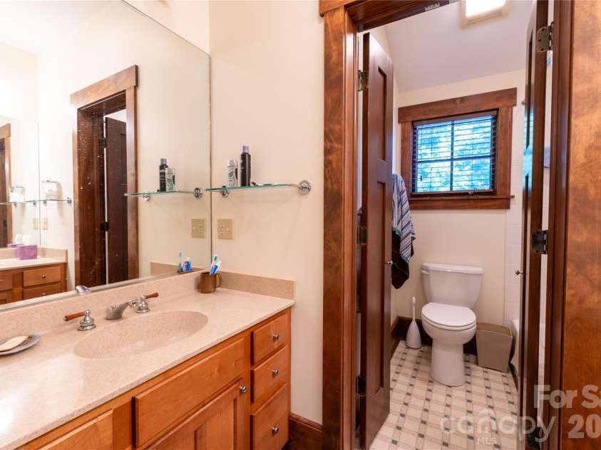 86 Forest Ridge Road, Burnsville, NC 28714.  MLS# CAR4421912, YatesRealty ID 49991. 