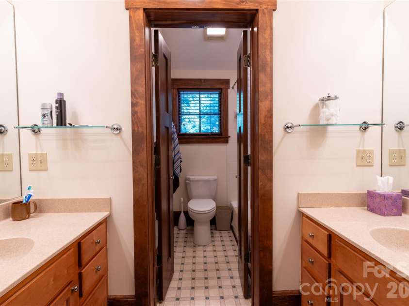 86 Forest Ridge Road, Burnsville, NC 28714.  MLS# CAR4421912, YatesRealty ID 49991. 