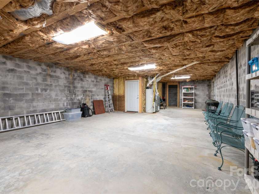 86 Forest Ridge Road, Burnsville, NC 28714.  MLS# CAR4421912, YatesRealty ID 49991. 