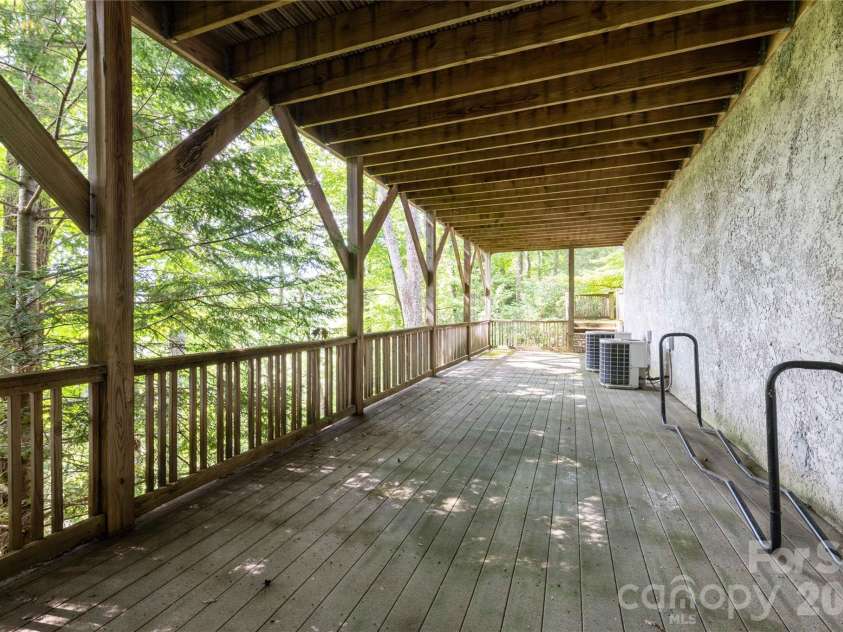 86 Forest Ridge Road, Burnsville, NC 28714.  MLS# CAR4421912, YatesRealty ID 49991. 