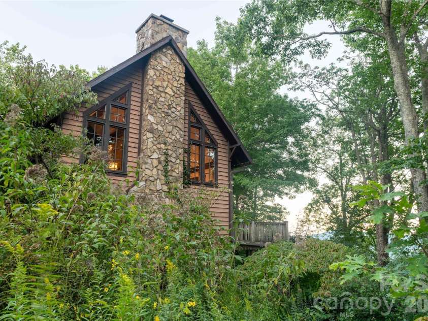 86 Forest Ridge Road, Burnsville, NC 28714.  MLS# CAR4421912, YatesRealty ID 49991. 