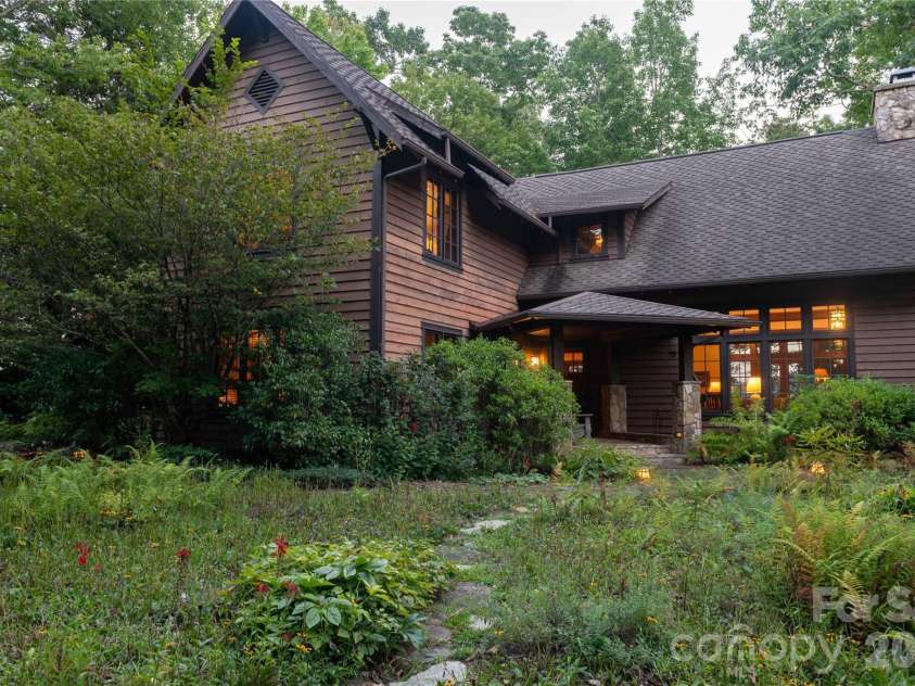 86 Forest Ridge Road, Burnsville, NC 28714.  MLS# CAR4421912, YatesRealty ID 49991. 