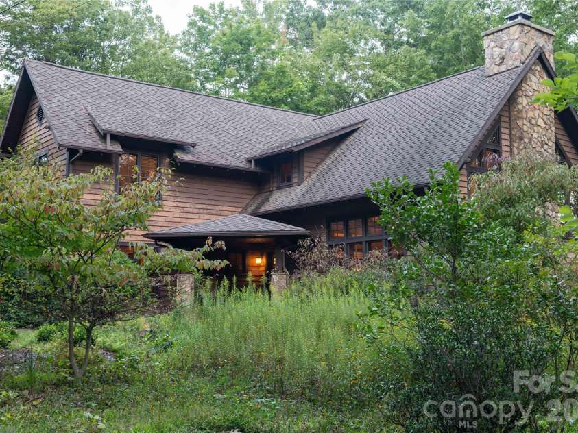 86 Forest Ridge Road, Burnsville, NC 28714.  MLS# CAR4421912, YatesRealty ID 49991. 
