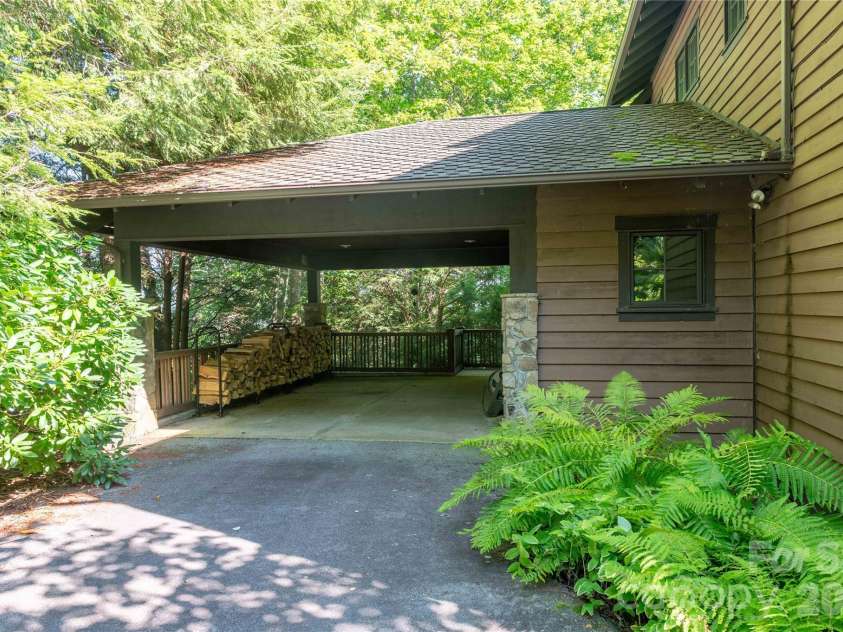 86 Forest Ridge Road, Burnsville, NC 28714.  MLS# CAR4421912, YatesRealty ID 49991. 
