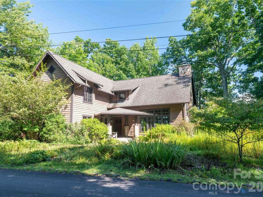 86 Forest Ridge Road, Burnsville, NC 28714.  MLS# CAR4421912, YatesRealty ID 49991. 