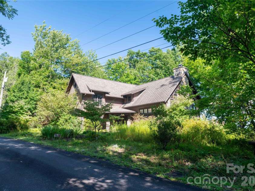 86 Forest Ridge Road, Burnsville, NC 28714.  MLS# CAR4421912, YatesRealty ID 49991. 