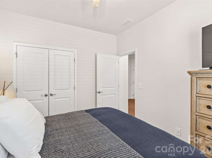 15706 Aviary Orchard Way, Charlotte, NC 28278.  MLS# CAR4422516, YatesRealty ID 49992. 