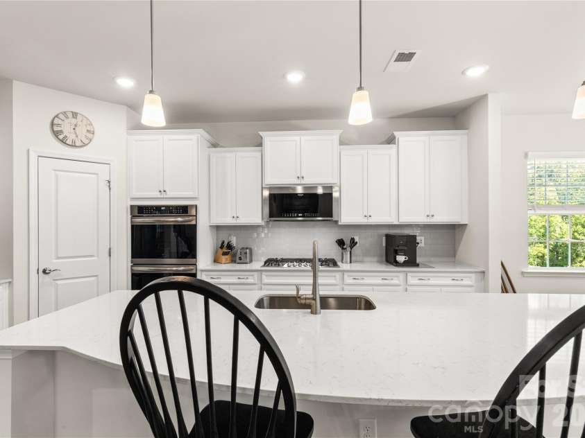 15706 Aviary Orchard Way, Charlotte, NC 28278.  MLS# CAR4422516, YatesRealty ID 49992. 