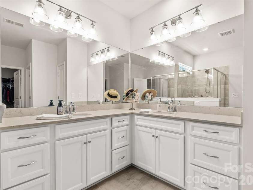 15706 Aviary Orchard Way, Charlotte, NC 28278.  MLS# CAR4422516, YatesRealty ID 49992. 