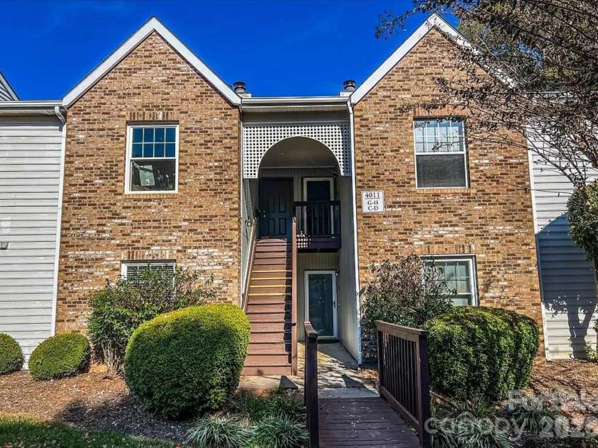 4011 Whirlaway Court, Clemmons, NC 27012.  MLS# CAR4423397, YatesRealty ID 49994. 