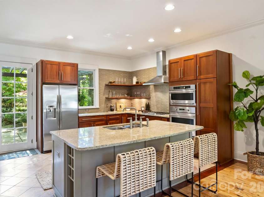 2900 Myers Street, Charlotte, NC 28205.  MLS# CAR4422515, YatesRealty ID 49998. 