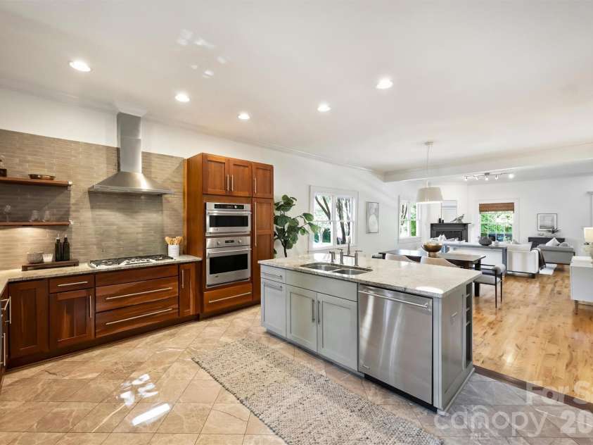 2900 Myers Street, Charlotte, NC 28205.  MLS# CAR4422515, YatesRealty ID 49998. 