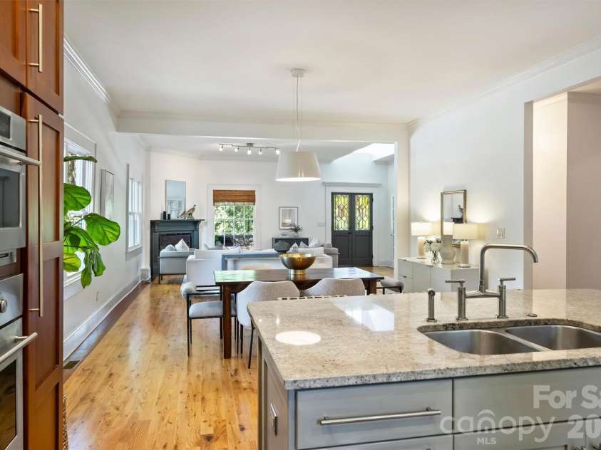 2900 Myers Street, Charlotte, NC 28205.  MLS# CAR4422515, YatesRealty ID 49998. 