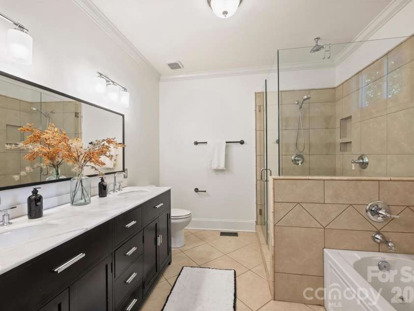 2900 Myers Street, Charlotte, NC 28205.  MLS# CAR4422515, YatesRealty ID 49998. 