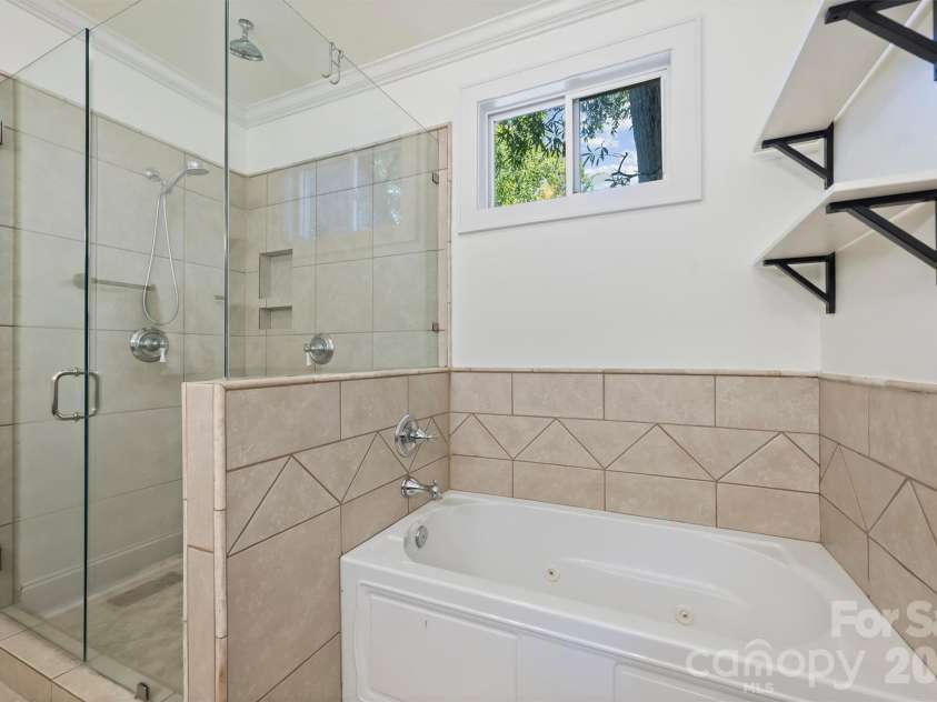 2900 Myers Street, Charlotte, NC 28205.  MLS# CAR4422515, YatesRealty ID 49998. 