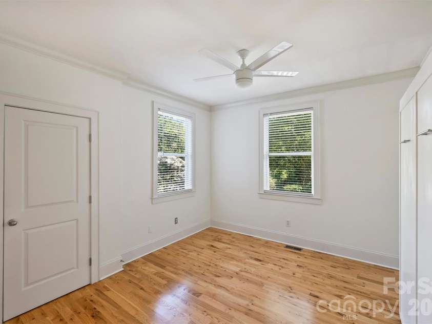 2900 Myers Street, Charlotte, NC 28205.  MLS# CAR4422515, YatesRealty ID 49998. 