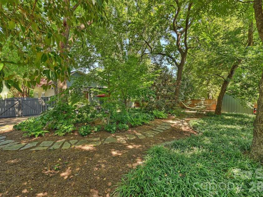 2900 Myers Street, Charlotte, NC 28205.  MLS# CAR4422515, YatesRealty ID 49998. 