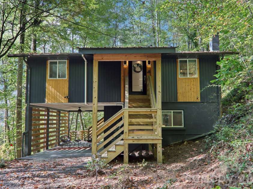315 Bear Cove Road, Bryson City, NC 28713.  MLS# CAR4423012, YatesRealty ID 49999. 