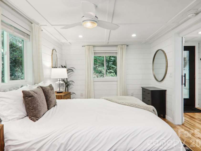 315 Bear Cove Road, Bryson City, NC 28713.  MLS# CAR4423012, YatesRealty ID 49999. 