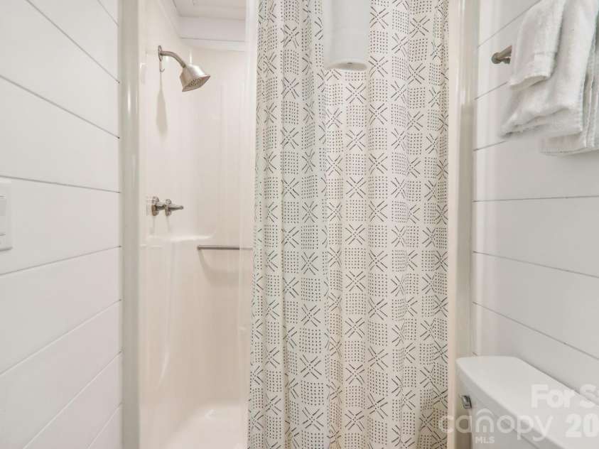 315 Bear Cove Road, Bryson City, NC 28713.  MLS# CAR4423012, YatesRealty ID 49999. 