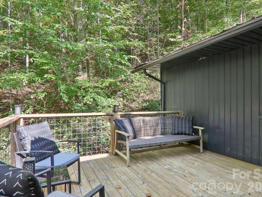 315 Bear Cove Road, Bryson City, NC 28713.  MLS# CAR4423012, YatesRealty ID 49999. 