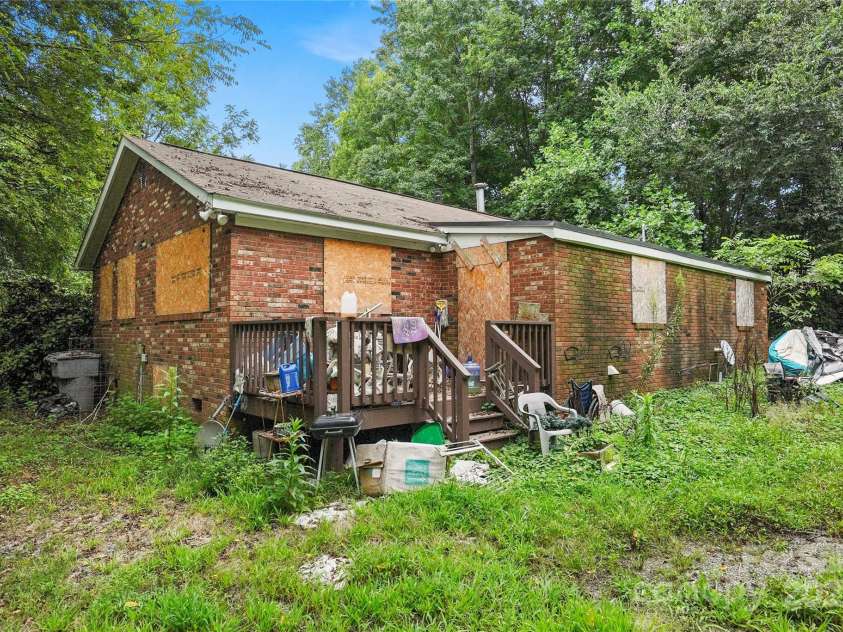 6109 Paw Creek Road, Charlotte, NC 28214.  MLS# CAR4286051, YatesRealty ID 500. 