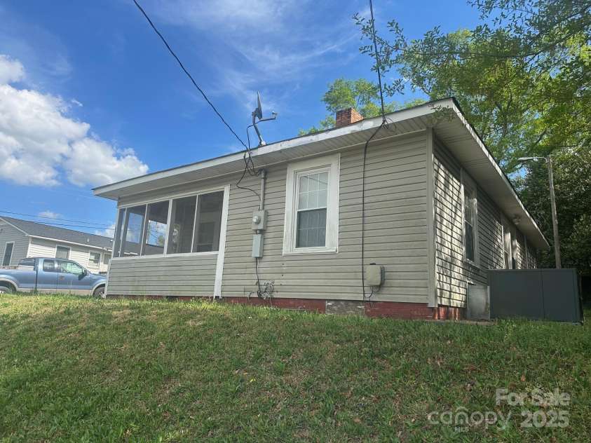 211 2nd Street, Kershaw, SC 29067.  MLS# CAR4243614, YatesRealty ID 5000. 