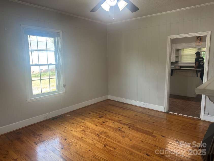 211 2nd Street, Kershaw, SC 29067.  MLS# CAR4243614, YatesRealty ID 5000. 