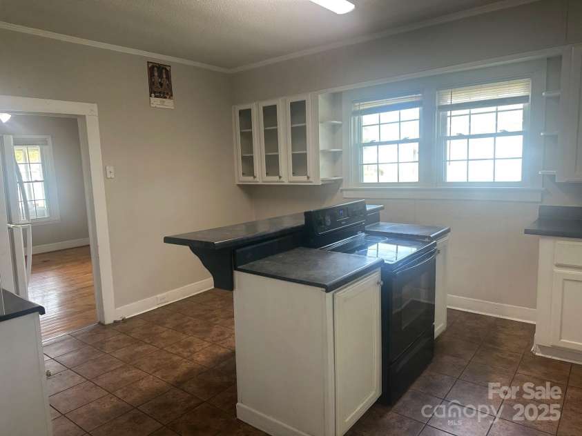 211 2nd Street, Kershaw, SC 29067.  MLS# CAR4243614, YatesRealty ID 5000. 