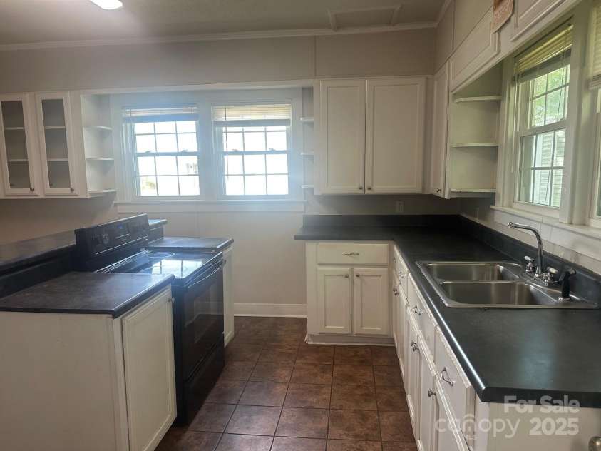 211 2nd Street, Kershaw, SC 29067.  MLS# CAR4243614, YatesRealty ID 5000. 