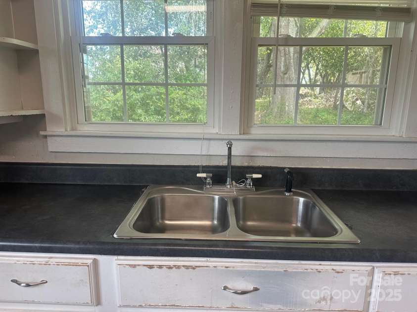 211 2nd Street, Kershaw, SC 29067.  MLS# CAR4243614, YatesRealty ID 5000. 