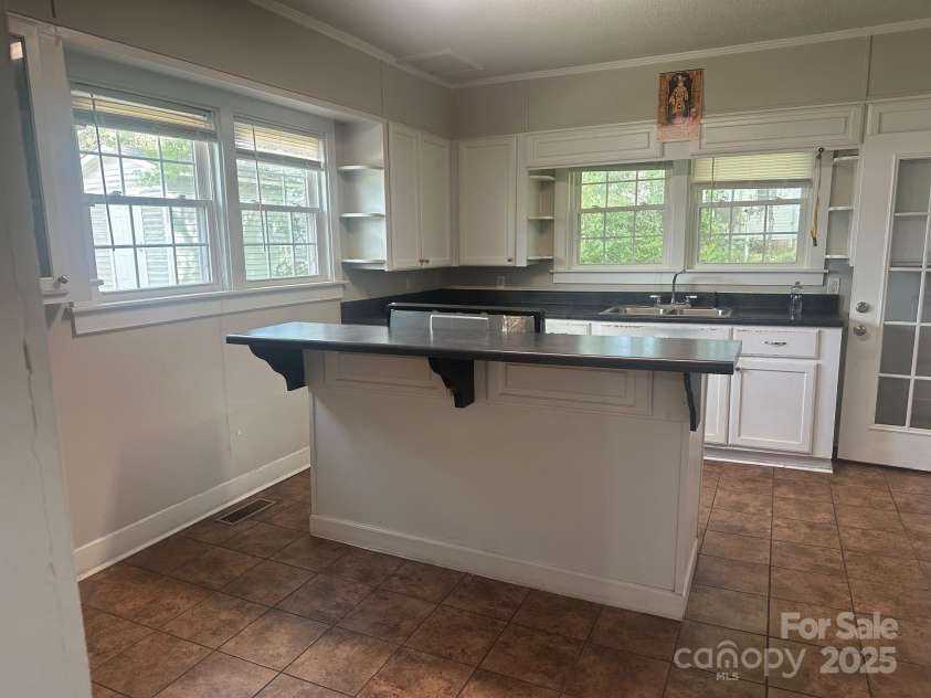 211 2nd Street, Kershaw, SC 29067.  MLS# CAR4243614, YatesRealty ID 5000. 