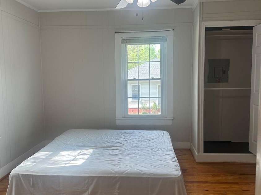 211 2nd Street, Kershaw, SC 29067.  MLS# CAR4243614, YatesRealty ID 5000. 