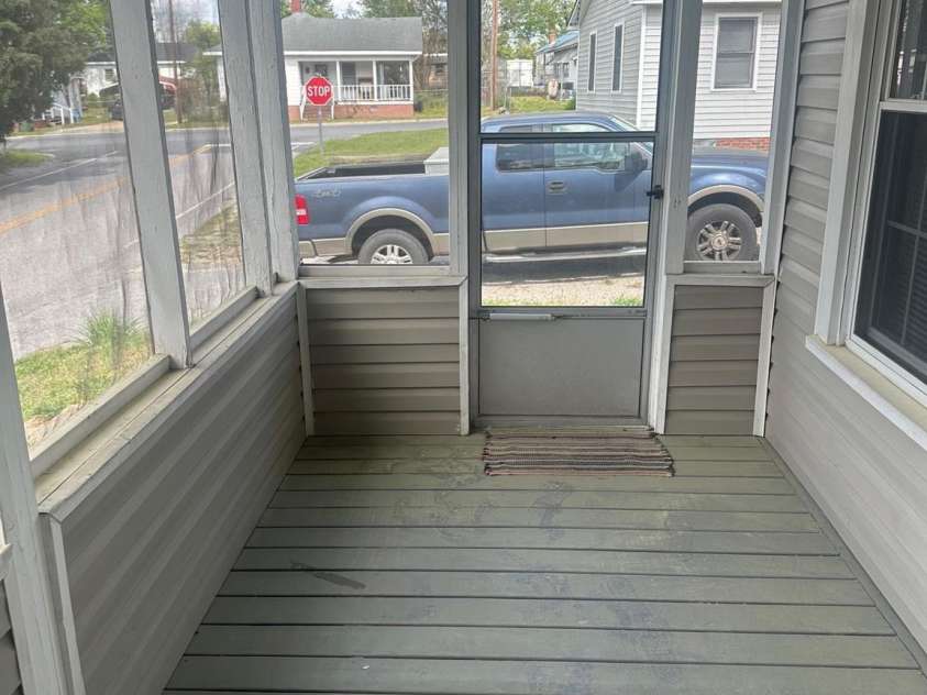 211 2nd Street, Kershaw, SC 29067.  MLS# CAR4243614, YatesRealty ID 5000. 