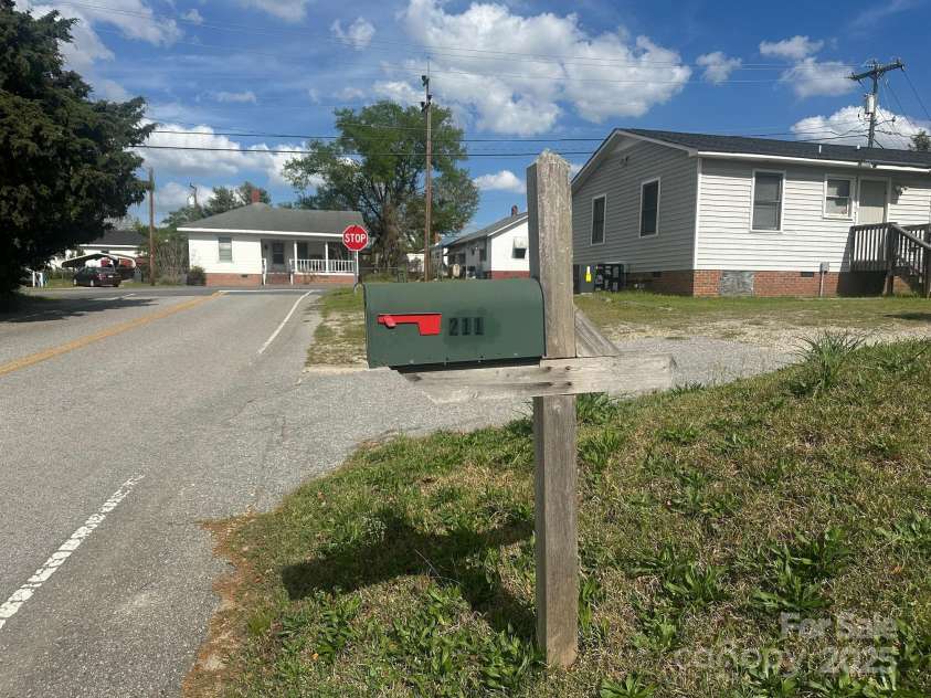 211 2nd Street, Kershaw, SC 29067.  MLS# CAR4243614, YatesRealty ID 5000. 