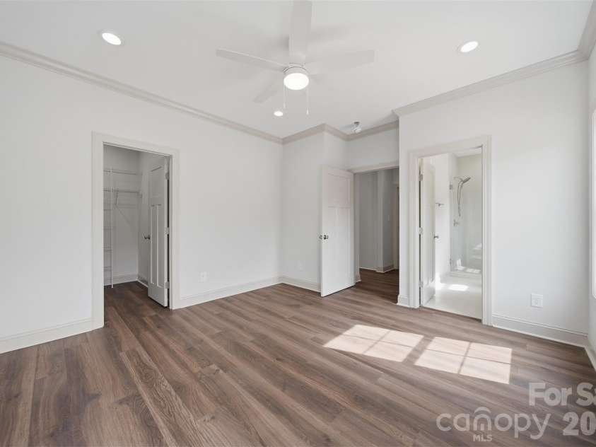 4957 Southview Drive, Hickory, NC 28602.  MLS# CAR4358937, YatesRealty ID 5000. 