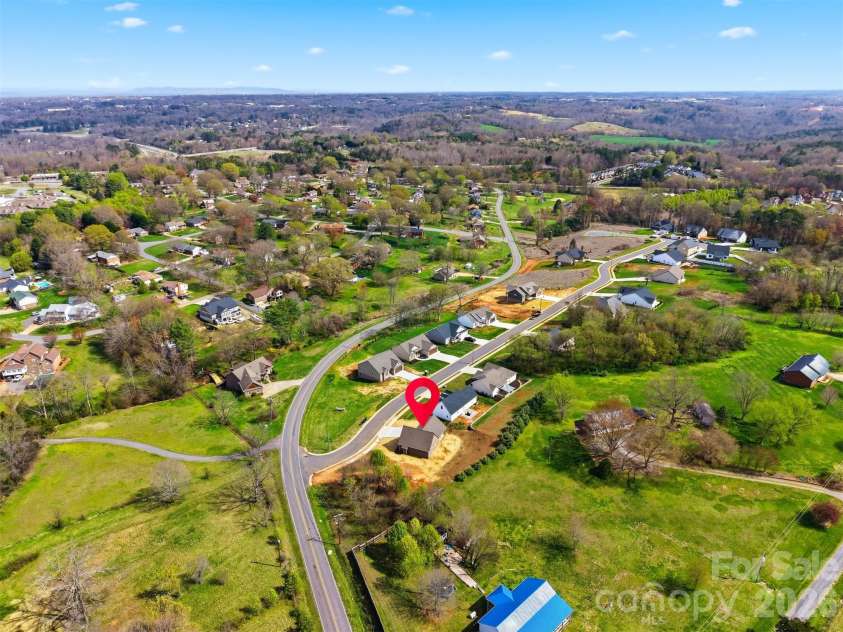 4957 Southview Drive, Hickory, NC 28602.  MLS# CAR4358937, YatesRealty ID 5000. 