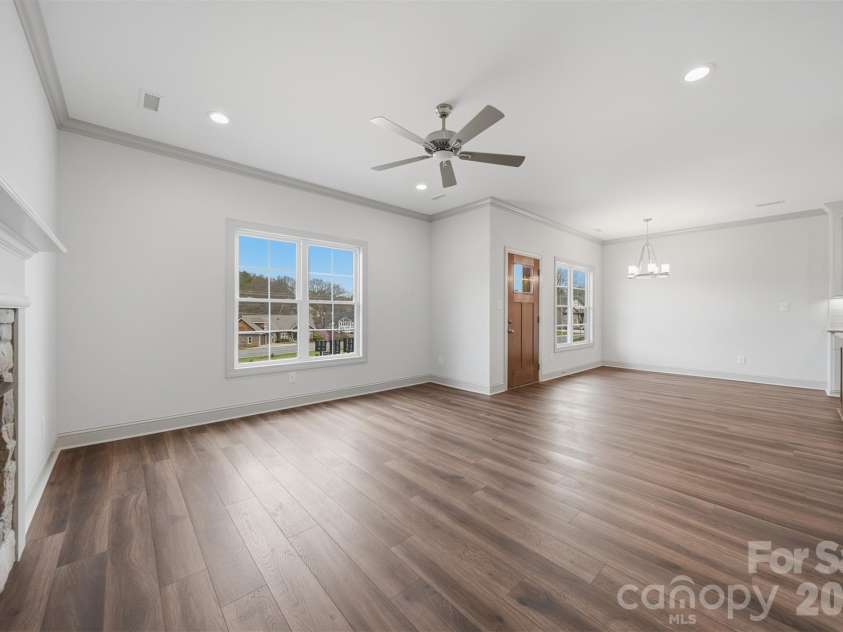 4957 Southview Drive, Hickory, NC 28602.  MLS# CAR4411205, YatesRealty ID 5000. 